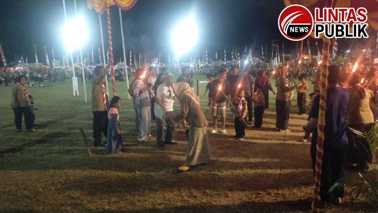 Pawai Obor Kwartir Ranting Anggrek Semarakkan HUT Pramuka ke-64