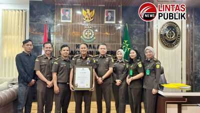 Kejari Gorut Terima Penghargaan dari KPU Atas Dukungan pada Pemilu 2024