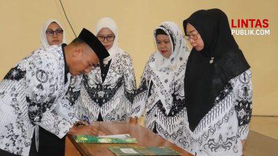 Pengurus Baru PGRI Gorut Dilantik, Siap Perkuat Peran dan Kelembagaan Guru