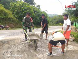 Babinsa Koramil 1314-01/Kwandang dan Warga Bulango Raya Kompak Gelar Kerja Bakti Pengecoran Jalan