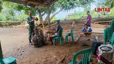 Babinsa Koramil 1314-03/Sumalata Dampingi Pembangunan KDKMP Desa Puncak Mandiri