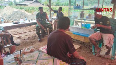 Babinsa Koramil 1314-01/Kwandang Laksanakan Komsos Bersama Pengurus dan Pekerja KDKMP Desa Masuru